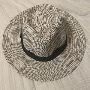 Wallaroo pack/fold SPF 50-+ hat in black/ivory new never worn tags attached!